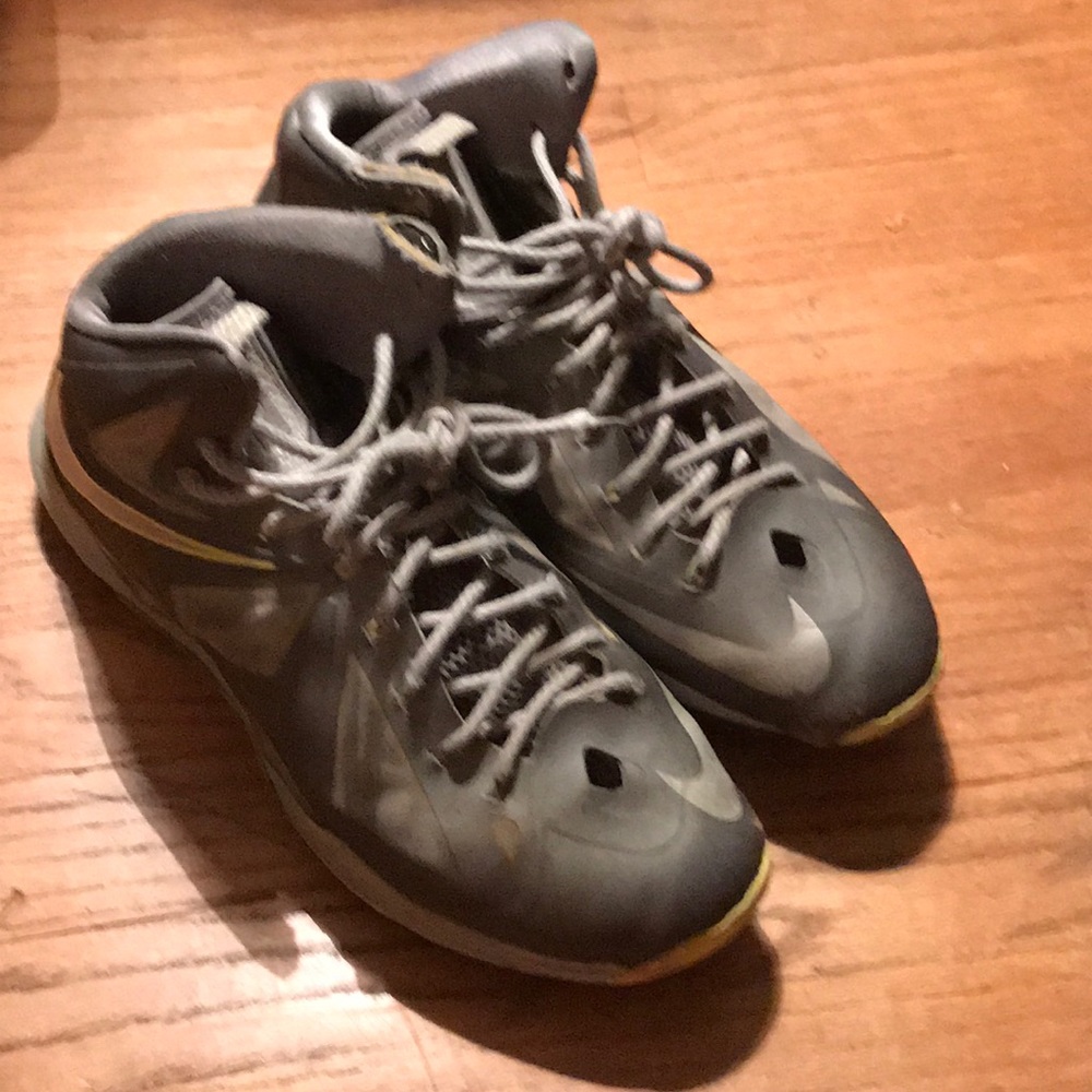 Men’s size 12 lebron 10